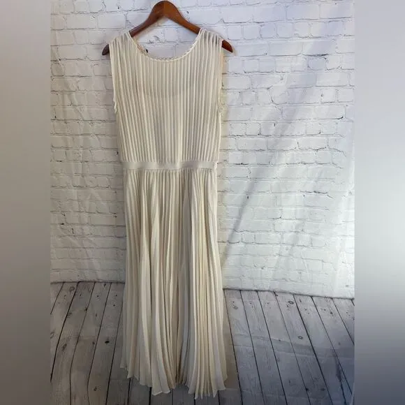 Grayson Cream Pleated Maxi Lined Dress Size Small