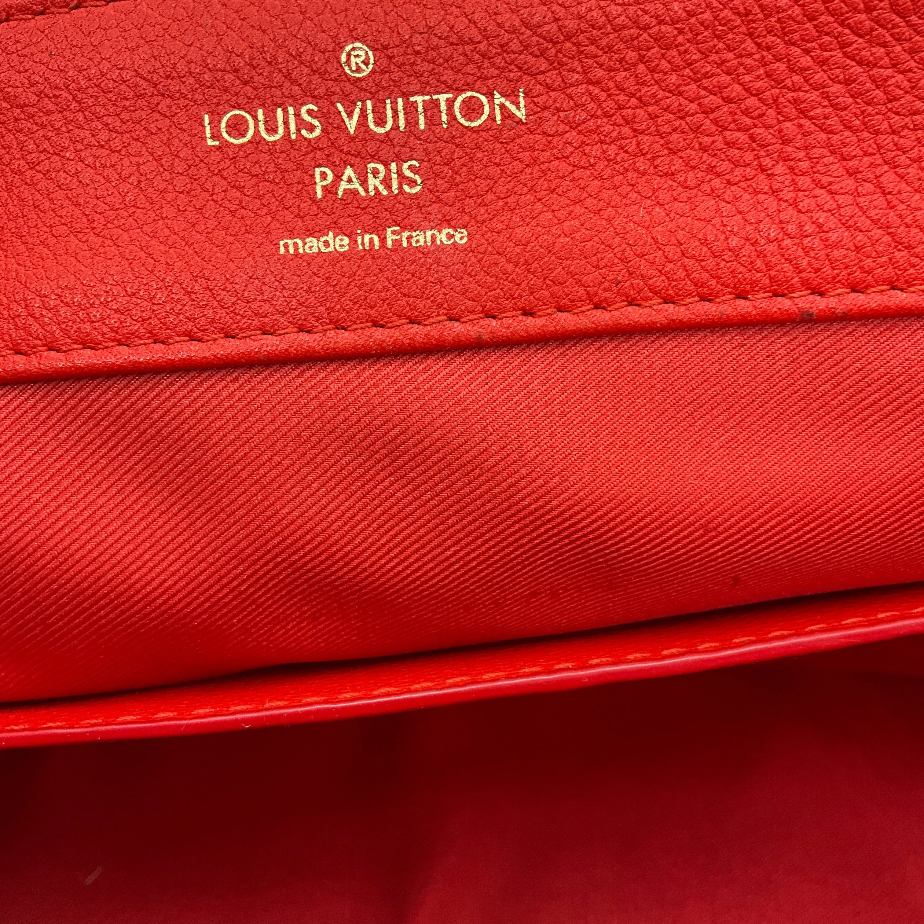 Louis Vuitton Rubis Cruise 2015 Pebbled Leather Lockme PM Tote Bag
